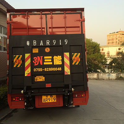 貨車尾板安裝，安全與實(shí)用的完美結(jié)合